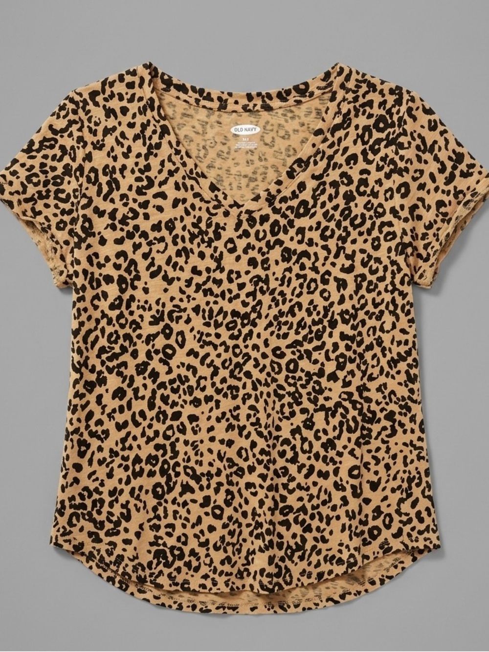 Old Navy Leopard Print EveryWear V-Neck T-Shirt Women’s Medium